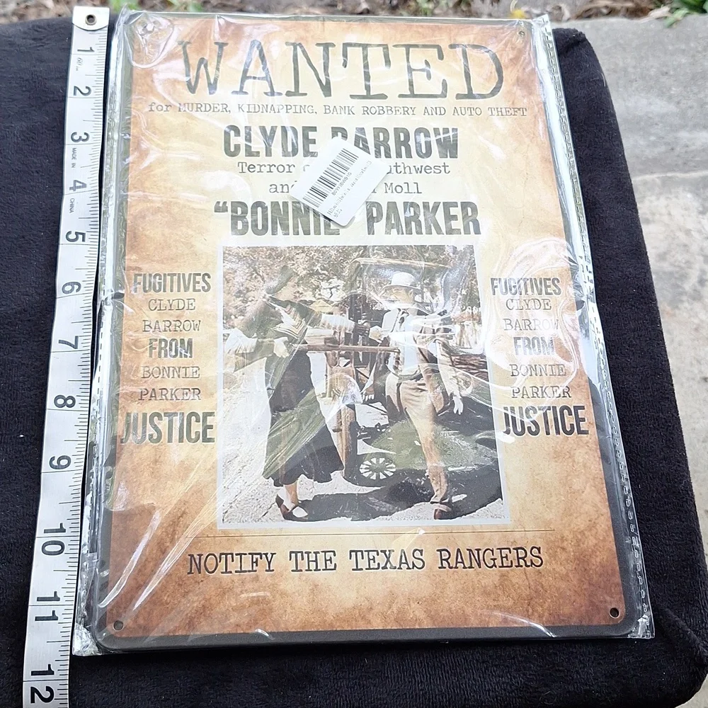 Wanted Metal Sign Bonnie and Clyde 8 X 11.5 inches (new in package)